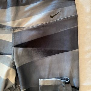 Nike Ten Less Plastic Bottles, One Legend Pant szM
